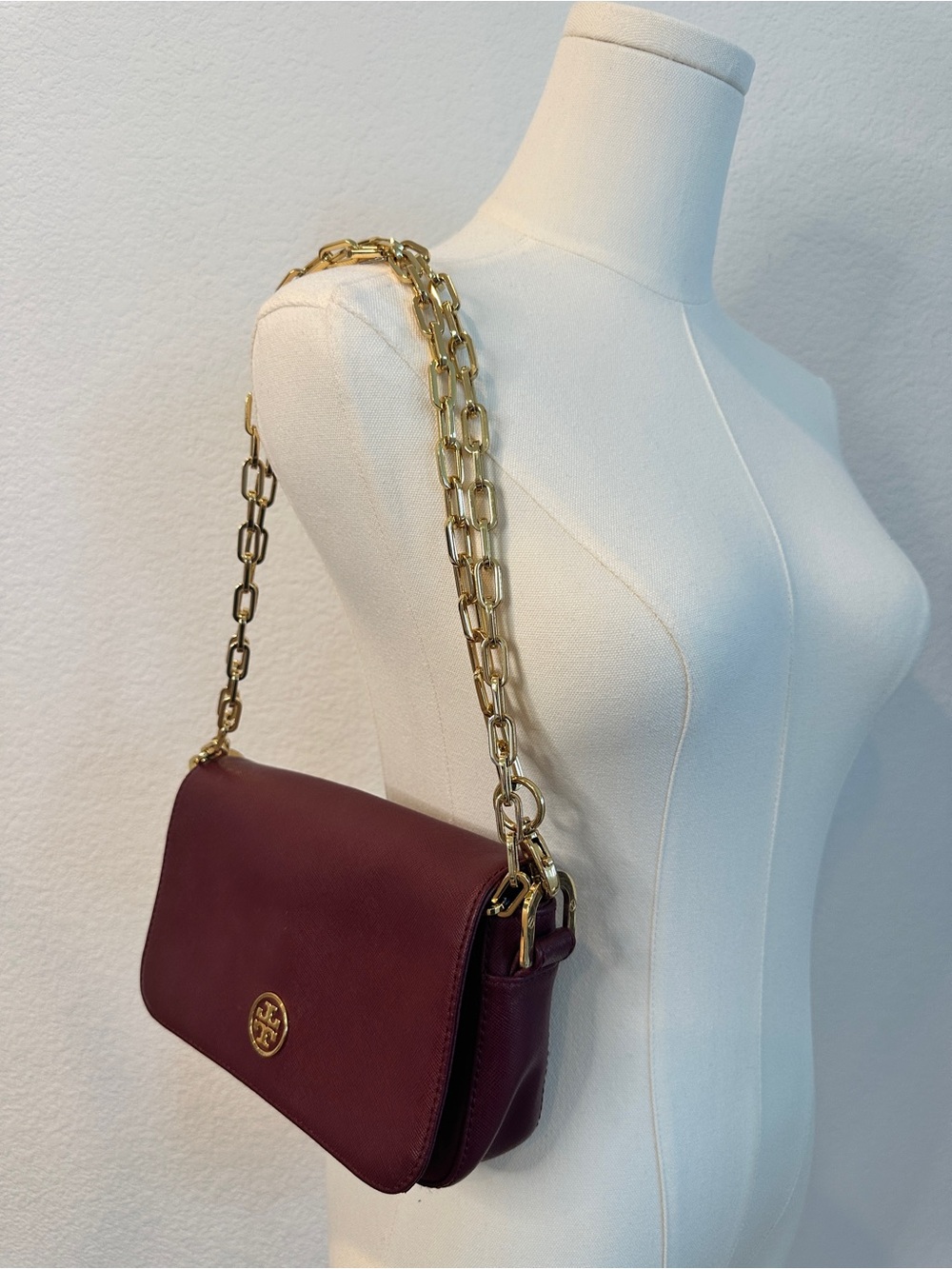 Tory Burch Burgundy Leather Crossbody Purse Gold Chain Adjustable Strap